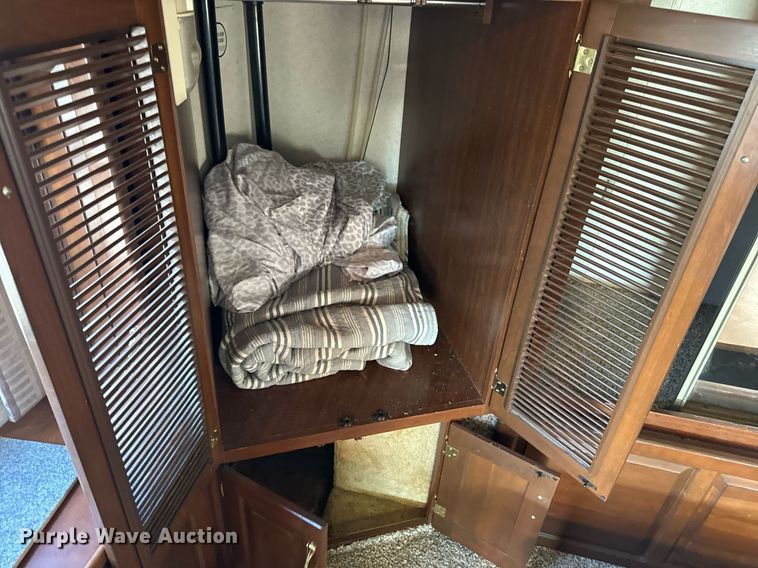 image for item EH6711 2003 Newmar Kountry Star RV