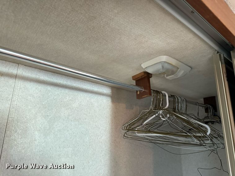 image for item EH6711 2003 Newmar Kountry Star RV