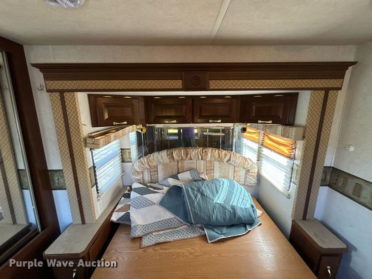 image for item EH6711 2003 Newmar Kountry Star RV