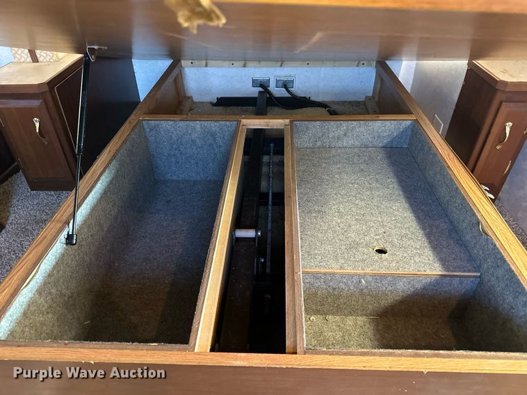 image for item EH6711 2003 Newmar Kountry Star RV