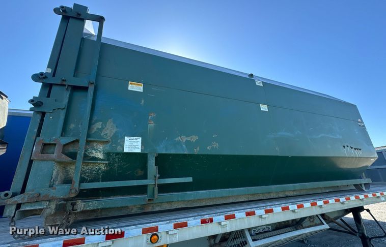 image for item EH6712 2006 Marathon  RJ-325 roll-off trash compactor