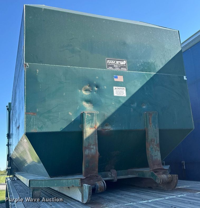 image for item EH6712 2006 Marathon  RJ-325 roll-off trash compactor