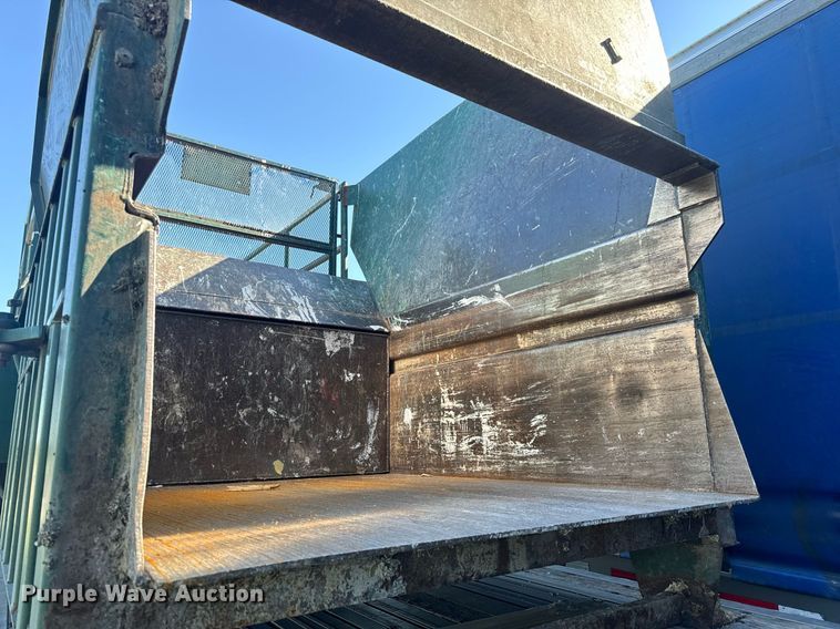 image for item EH6712 2006 Marathon  RJ-325 roll-off trash compactor