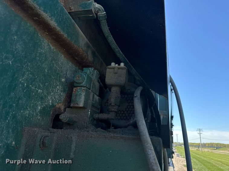 image for item EH6712 2006 Marathon  RJ-325 roll-off trash compactor