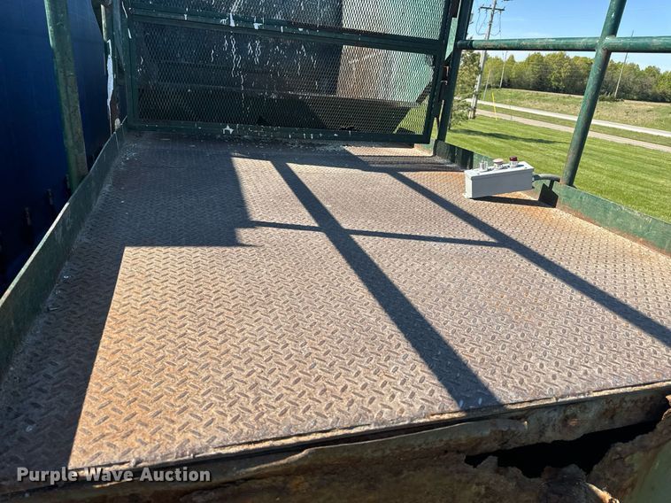 image for item EH6712 2006 Marathon  RJ-325 roll-off trash compactor