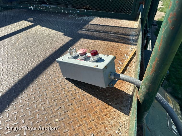 image for item EH6712 2006 Marathon  RJ-325 roll-off trash compactor