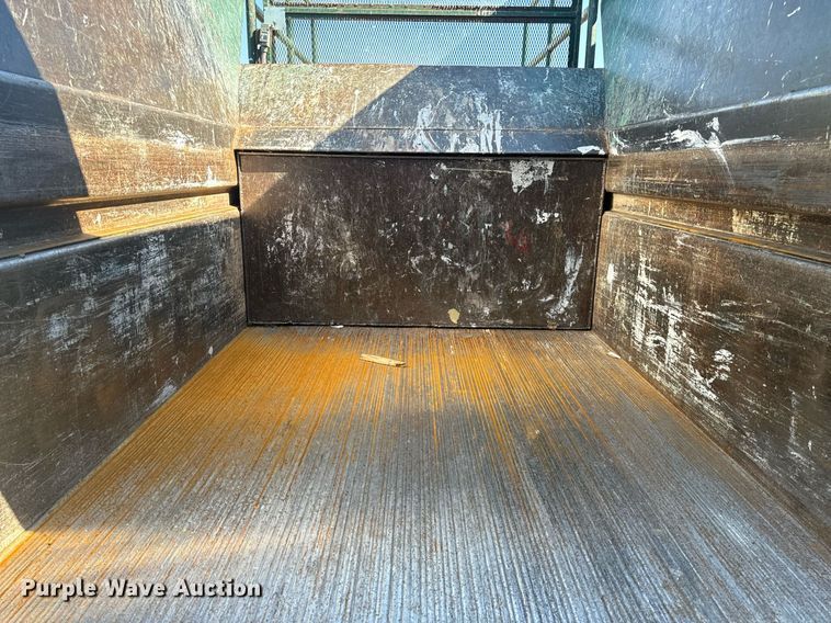 image for item EH6712 2006 Marathon  RJ-325 roll-off trash compactor