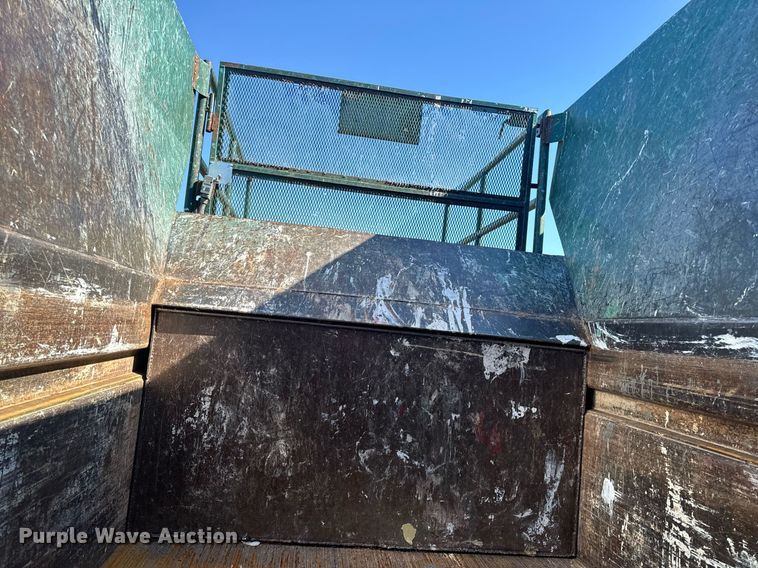 image for item EH6712 2006 Marathon  RJ-325 roll-off trash compactor