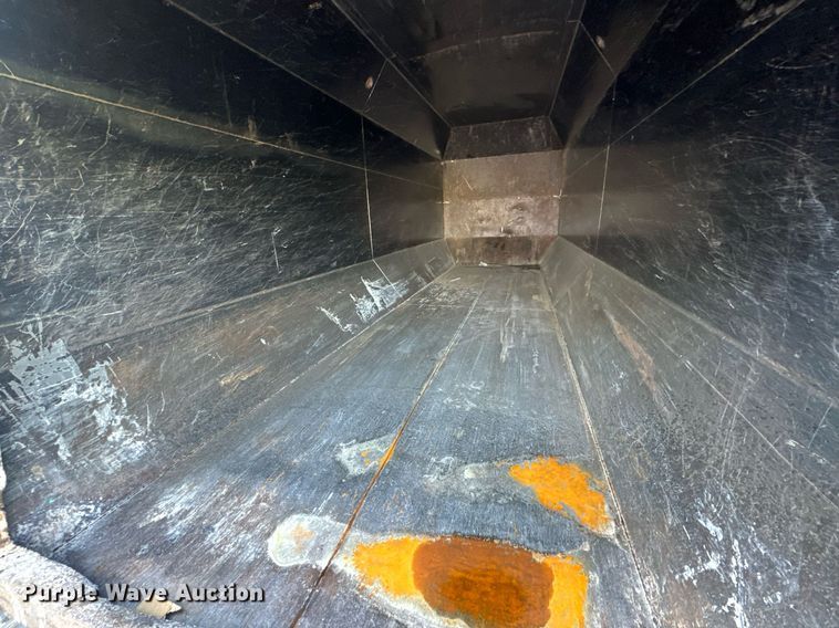 image for item EH6712 2006 Marathon  RJ-325 roll-off trash compactor