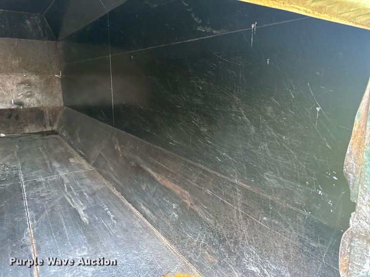 image for item EH6712 2006 Marathon  RJ-325 roll-off trash compactor