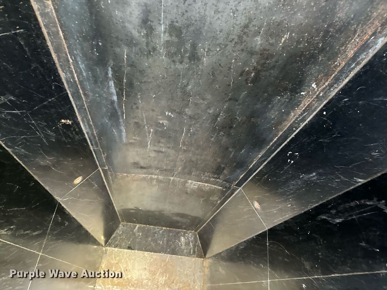 image for item EH6712 2006 Marathon  RJ-325 roll-off trash compactor