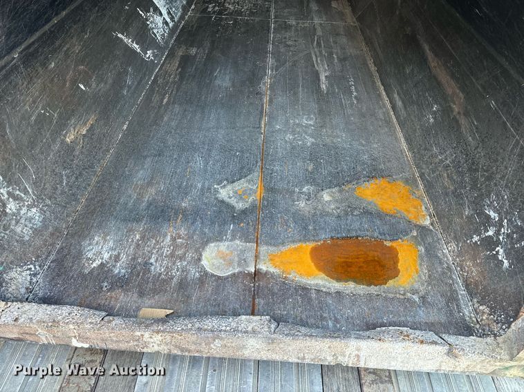 image for item EH6712 2006 Marathon  RJ-325 roll-off trash compactor