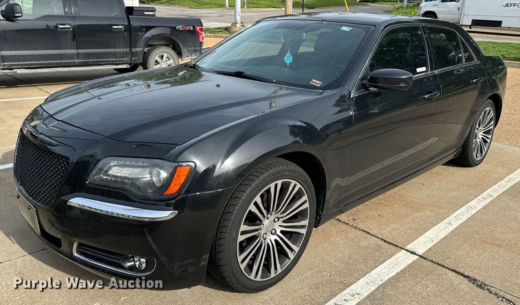 image for item EH6725 2013 Chrysler 300 S 