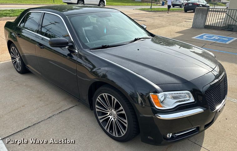 image for item EH6725 2013 Chrysler 300 S 