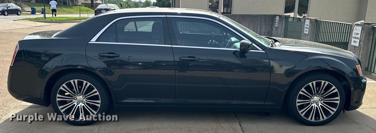 image for item EH6725 2013 Chrysler 300 S 