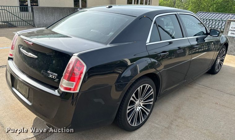 image for item EH6725 2013 Chrysler 300 S 