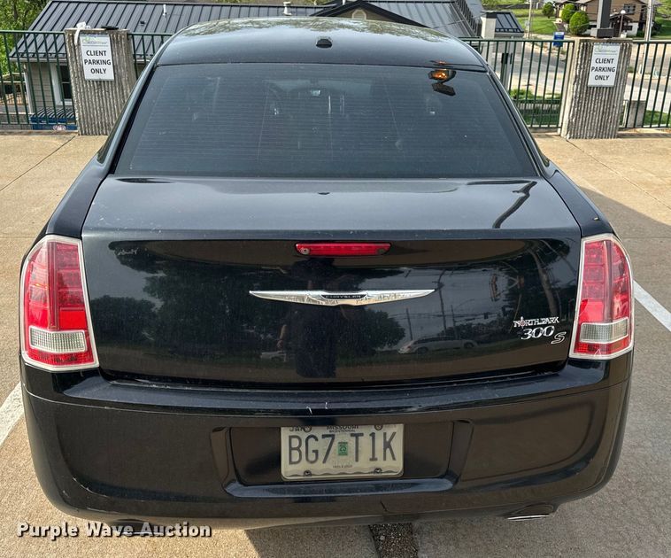 image for item EH6725 2013 Chrysler 300 S 