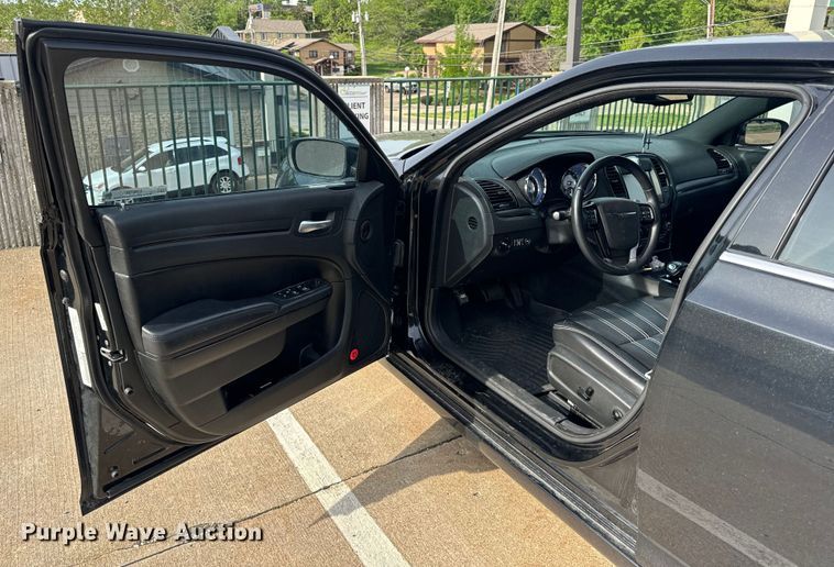 image for item EH6725 2013 Chrysler 300 S 