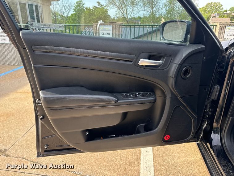 image for item EH6725 2013 Chrysler 300 S 