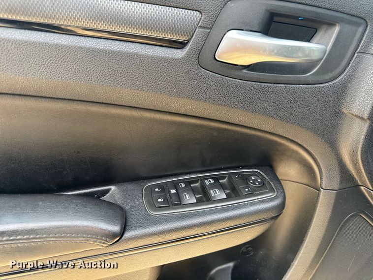 image for item EH6725 2013 Chrysler 300 S 