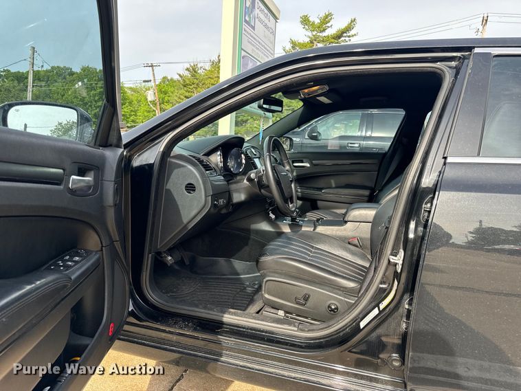 image for item EH6725 2013 Chrysler 300 S 