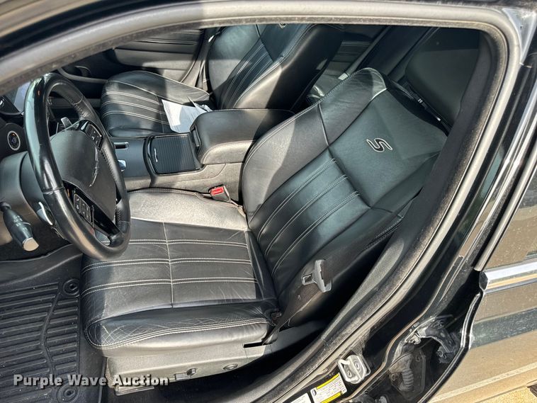 image for item EH6725 2013 Chrysler 300 S 