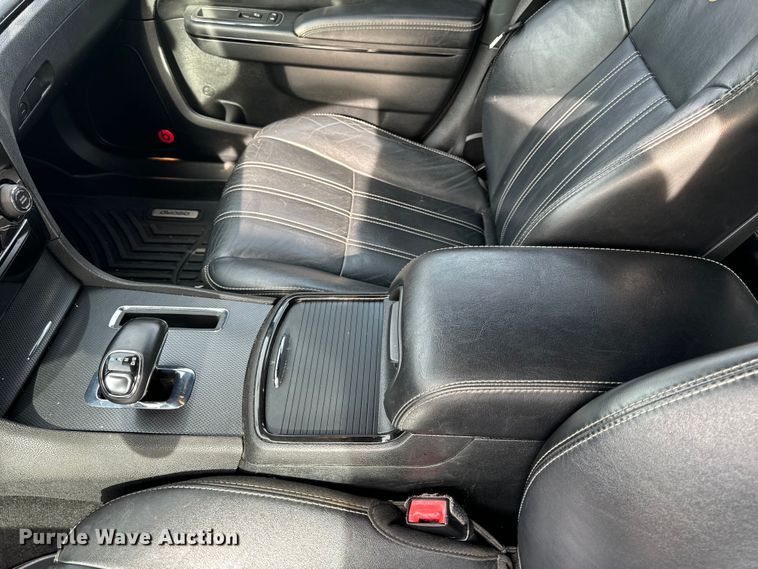 image for item EH6725 2013 Chrysler 300 S 