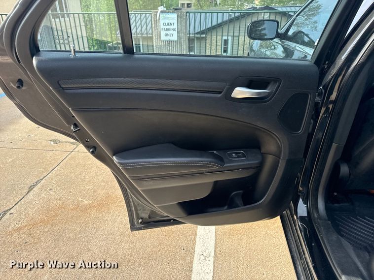 image for item EH6725 2013 Chrysler 300 S 