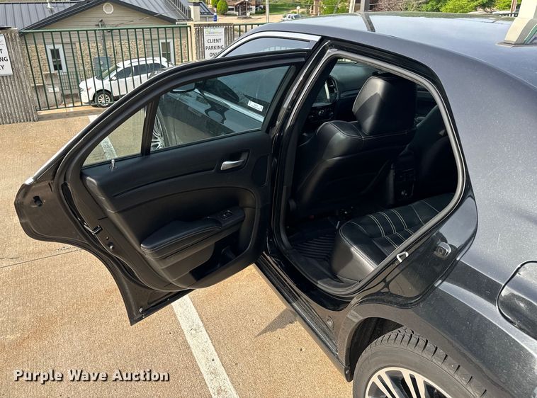 image for item EH6725 2013 Chrysler 300 S 