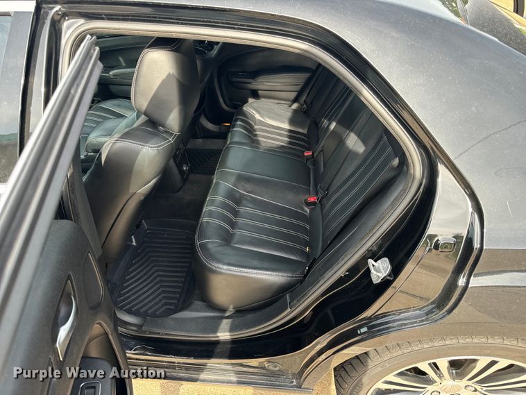 image for item EH6725 2013 Chrysler 300 S 