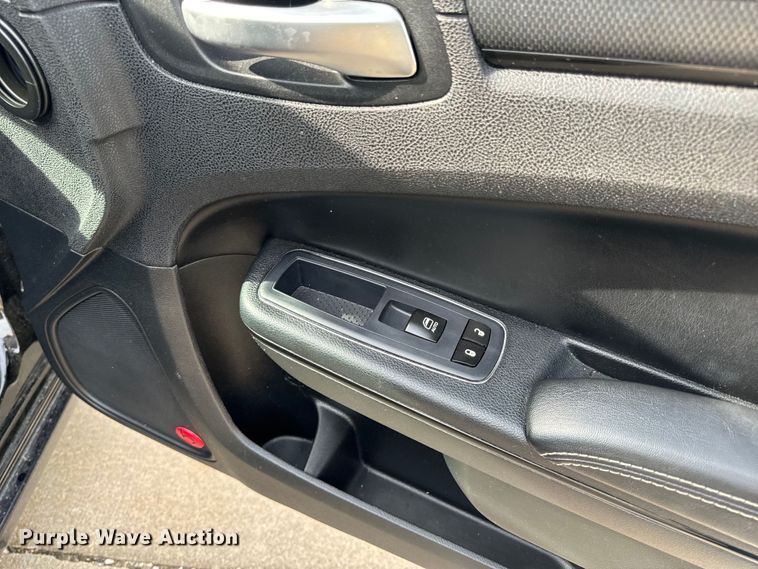 image for item EH6725 2013 Chrysler 300 S 