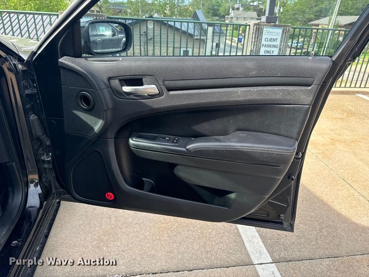 image for item EH6725 2013 Chrysler 300 S 