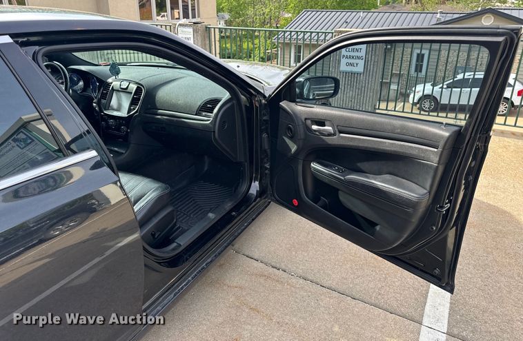 image for item EH6725 2013 Chrysler 300 S 