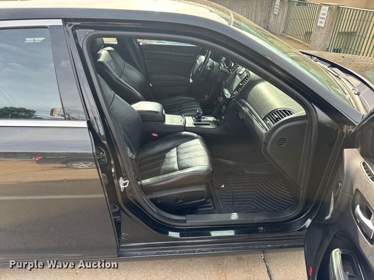 image for item EH6725 2013 Chrysler 300 S 