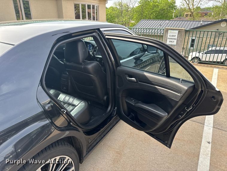 image for item EH6725 2013 Chrysler 300 S 