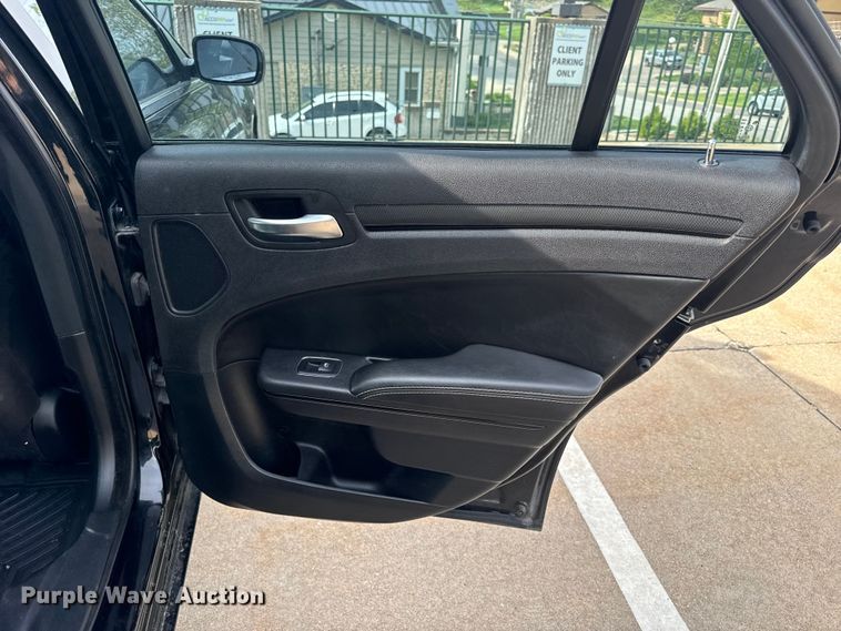 image for item EH6725 2013 Chrysler 300 S 