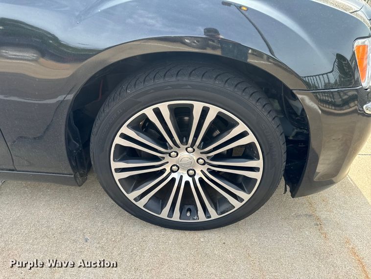 image for item EH6725 2013 Chrysler 300 S 