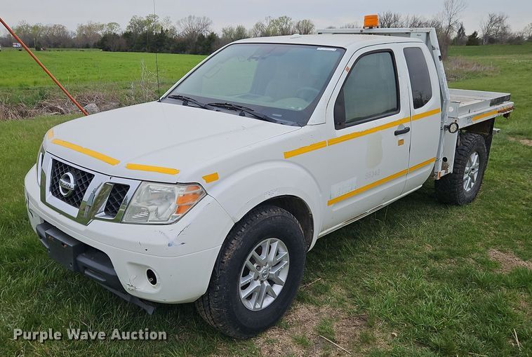 image for item EI3719 2015 Nissan Frontier  flatbed pickup truck