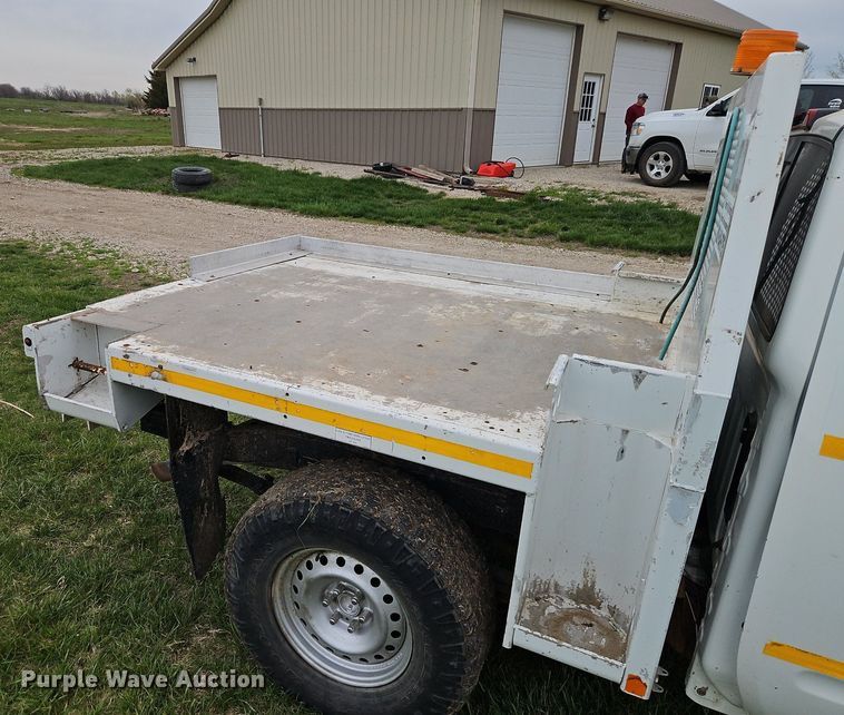 image for item EI3719 2015 Nissan Frontier  flatbed pickup truck