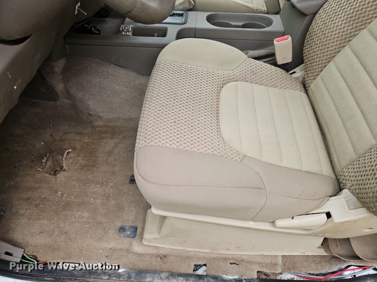 image for item EI3719 2015 Nissan Frontier  flatbed pickup truck