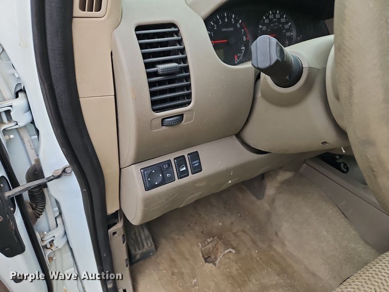 image for item EI3719 2015 Nissan Frontier  flatbed pickup truck