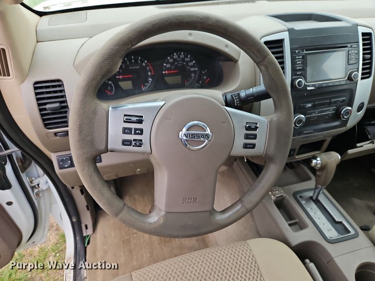 image for item EI3719 2015 Nissan Frontier  flatbed pickup truck