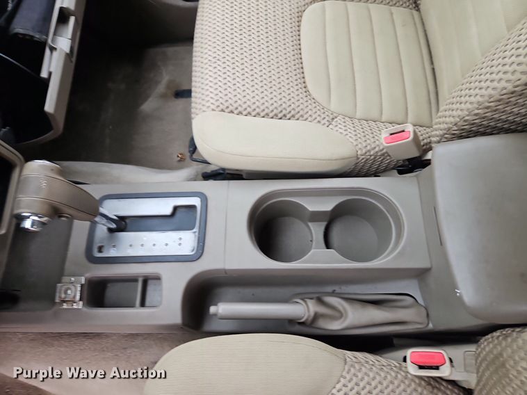 image for item EI3719 2015 Nissan Frontier  flatbed pickup truck