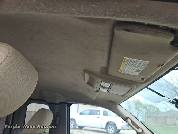 image for item EI3719 2015 Nissan Frontier  flatbed pickup truck