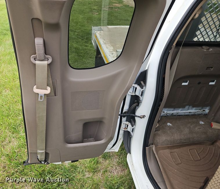 image for item EI3719 2015 Nissan Frontier  flatbed pickup truck