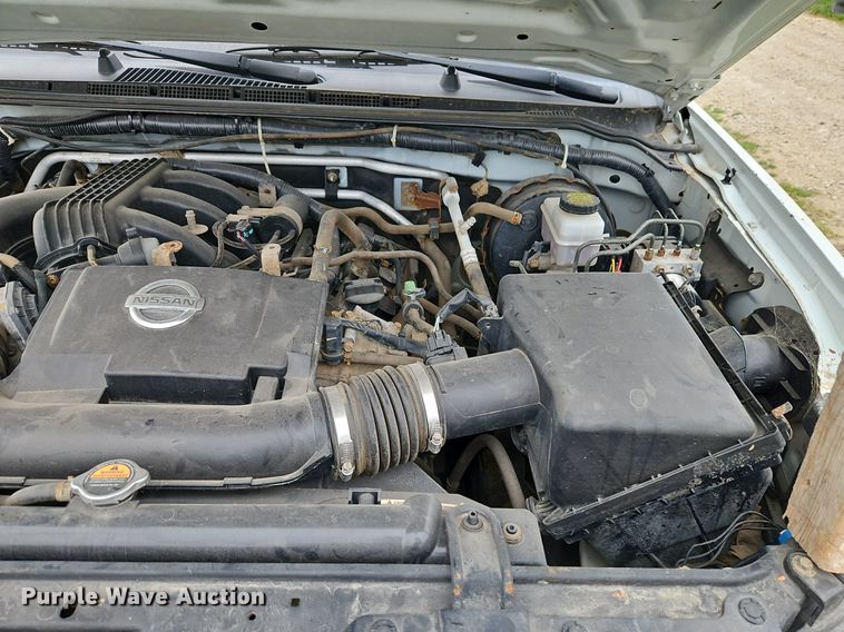 image for item EI3719 2015 Nissan Frontier  flatbed pickup truck