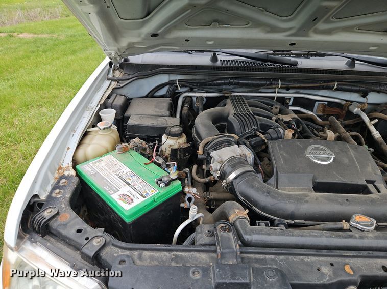 image for item EI3719 2015 Nissan Frontier  flatbed pickup truck