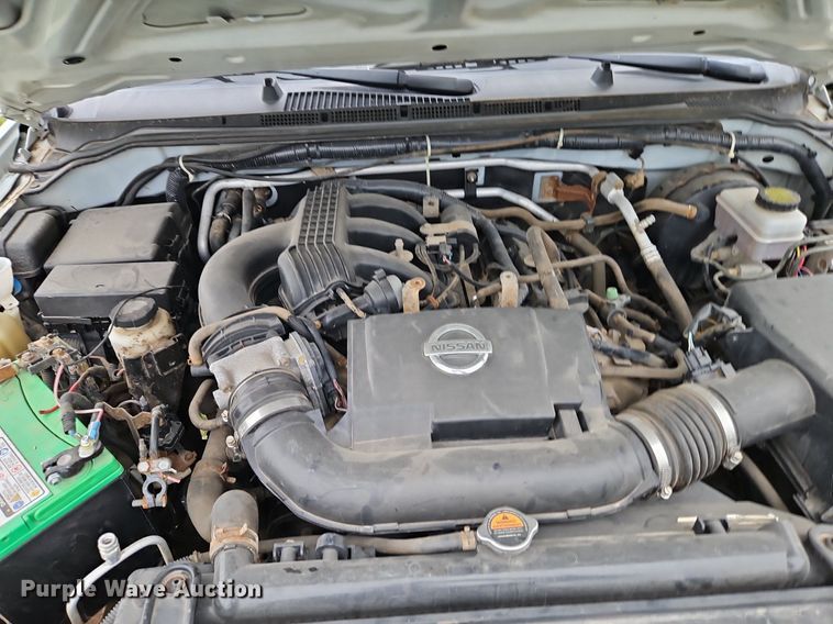 image for item EI3719 2015 Nissan Frontier  flatbed pickup truck