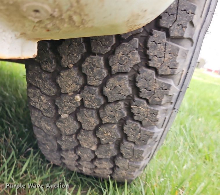 image for item EI3719 2015 Nissan Frontier  flatbed pickup truck