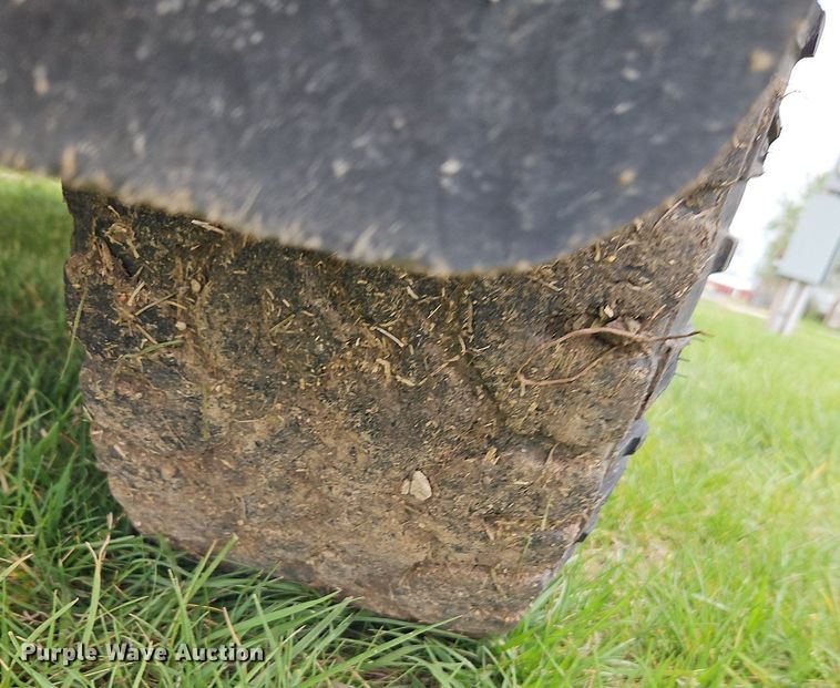 image for item EI3719 2015 Nissan Frontier  flatbed pickup truck